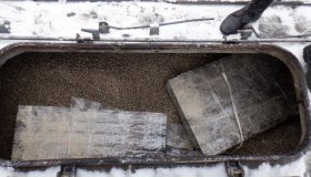 Контрабандные сигареты обнаружены в вагоне со шротом